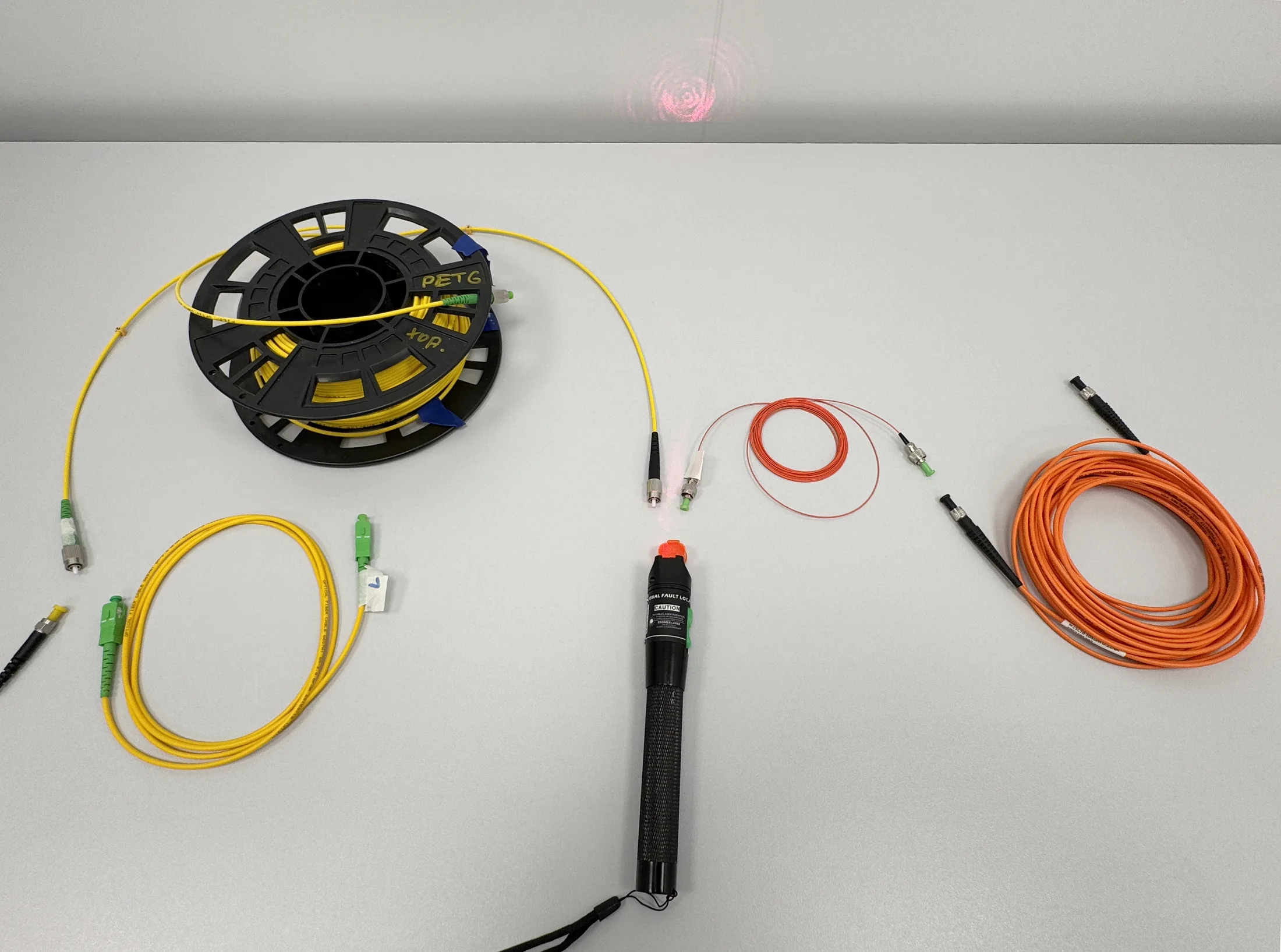 Optical fibres and measurement equipment in the cleanroom