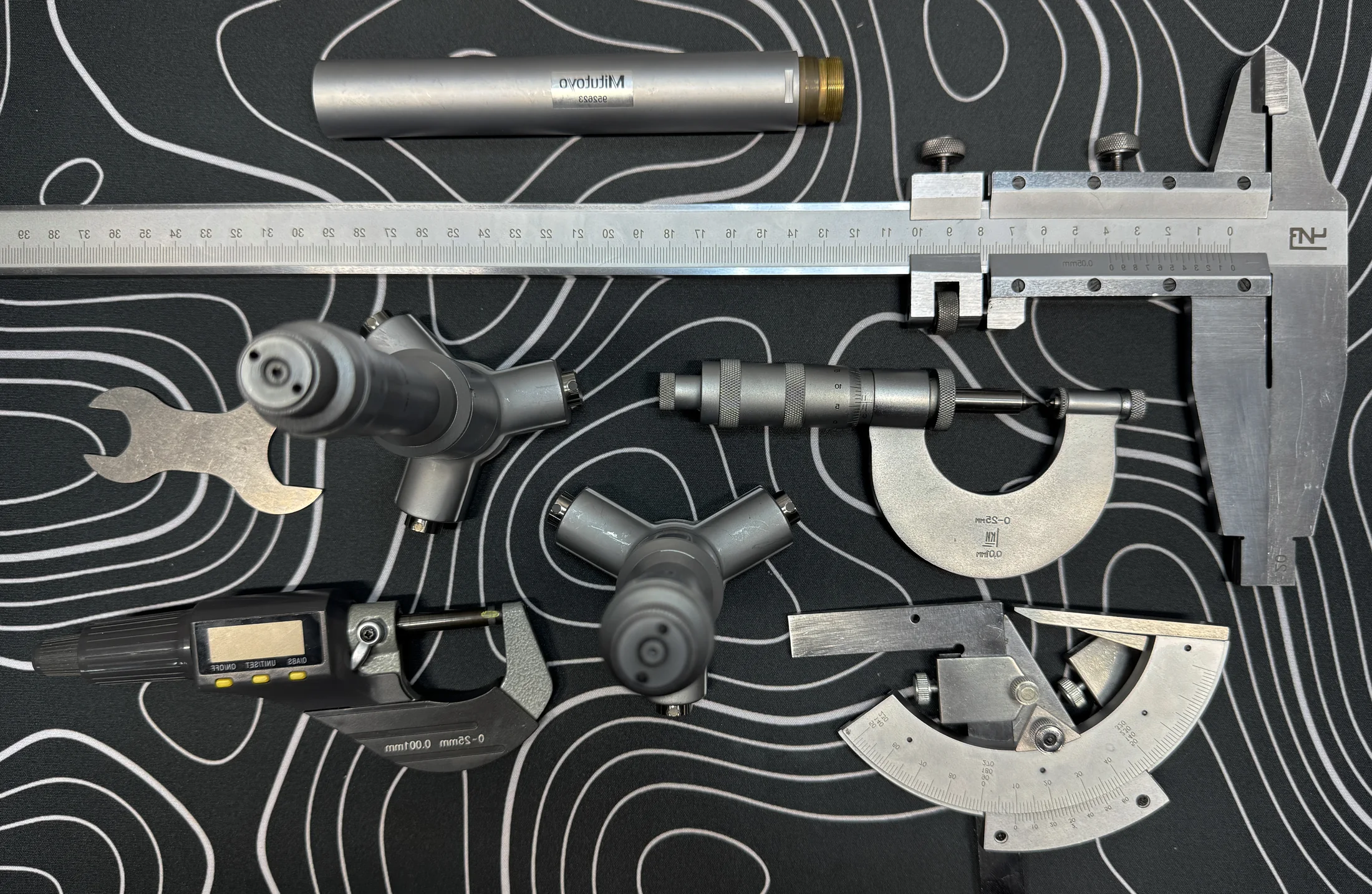 Callipers, micrometers, measuring gauges and other dimensional inspection tools